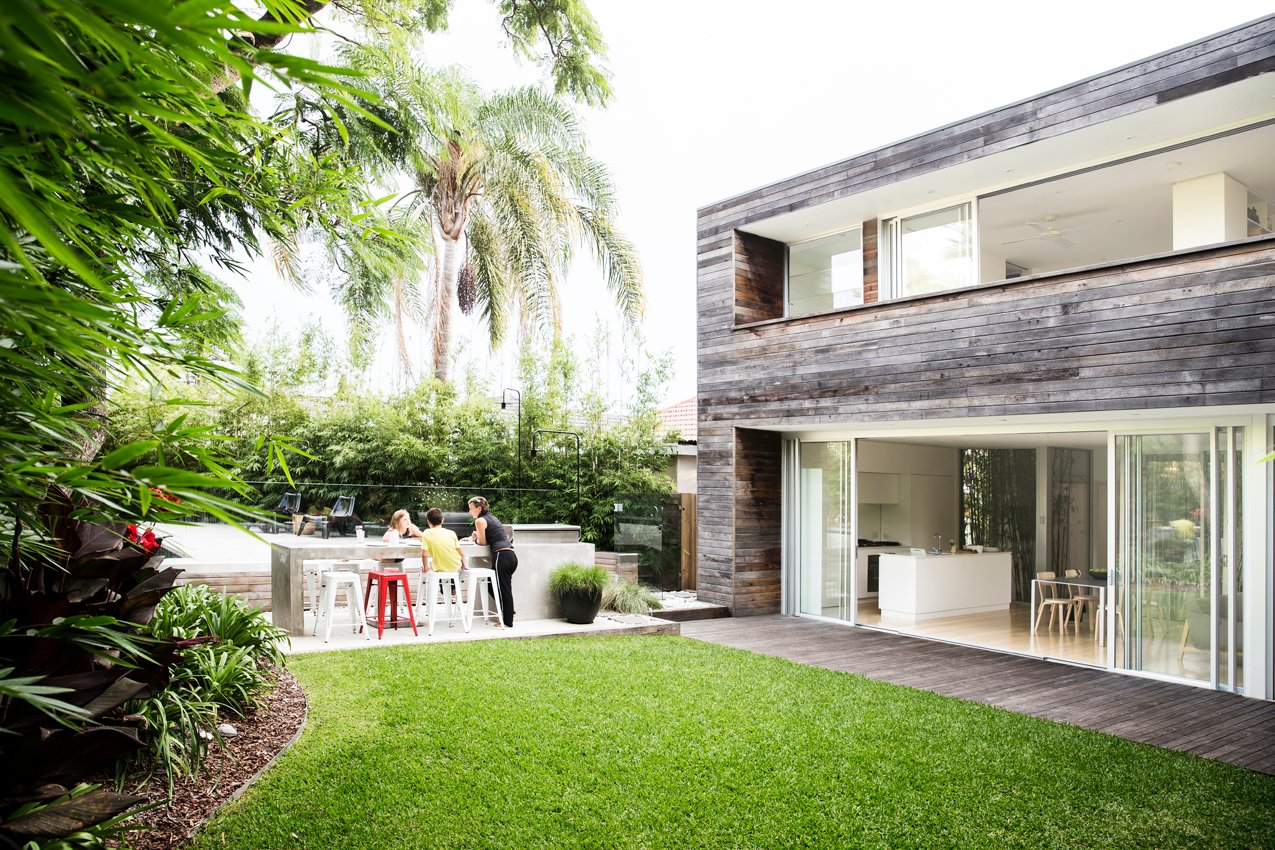 Poolside Outdoor Kitchens